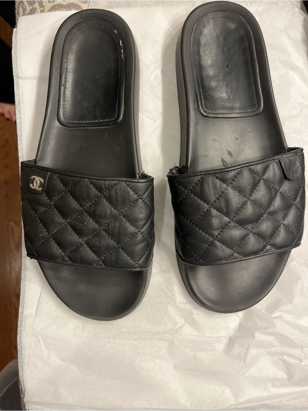 CHANEL Black Quilted Leather Slide Sandals with CC Accent